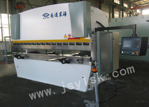 WE67Y-100/3200液壓(ya)折彎機