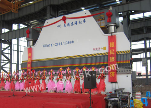 WE67K-2000/12000大(da)型折彎機