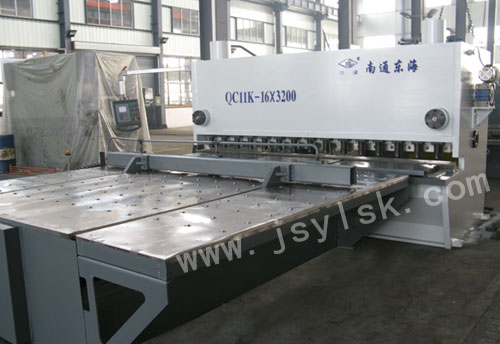 QC11K-16*3200數(shù)控閘式剪(jiǎn)闆機