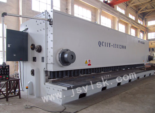 QC11Y-13*12000大型剪(jian)闆機