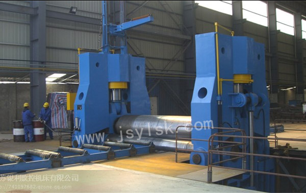 大型(xíng)上輥萬(wan)能式卷(juan)闆機