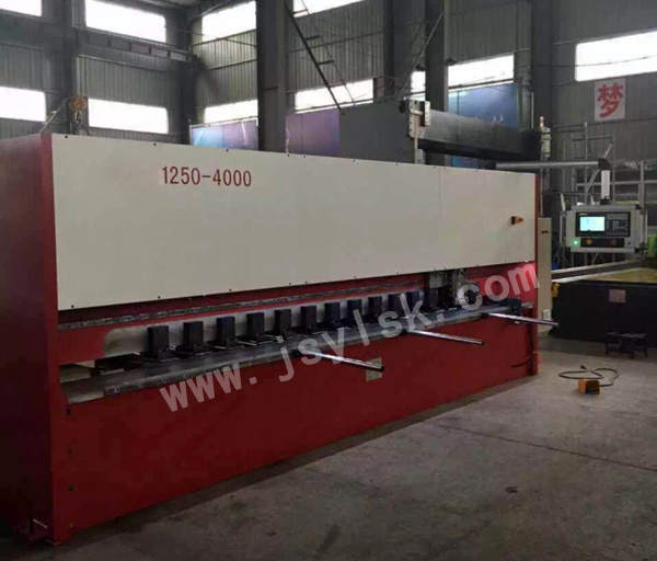 立式數(shu)控刨槽機