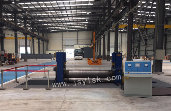 中小型(xing)上輥萬能式卷闆(pan)機