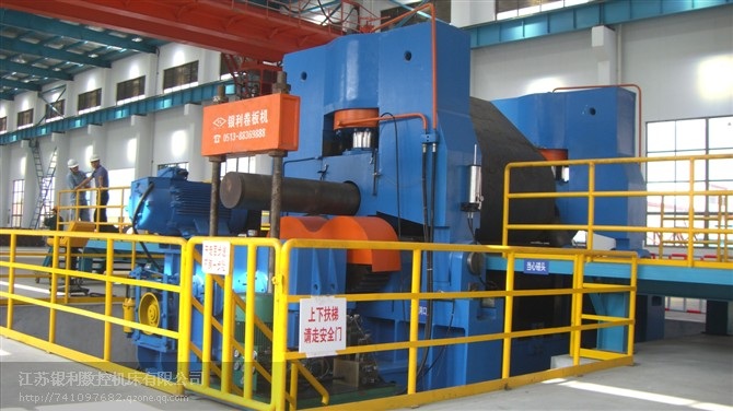 大(da)型上輥萬(wan)能式卷闆(pan)機