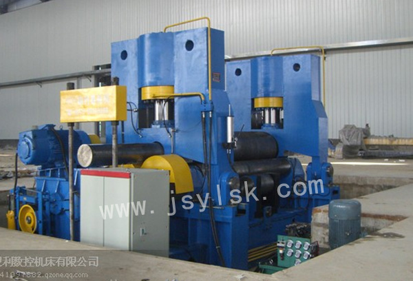 大型(xíng)上輥萬能(neng)式卷闆機(jī)