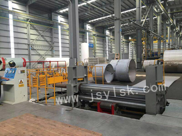 中(zhōng)小型上(shang)輥萬能(néng)式卷闆(pan)機