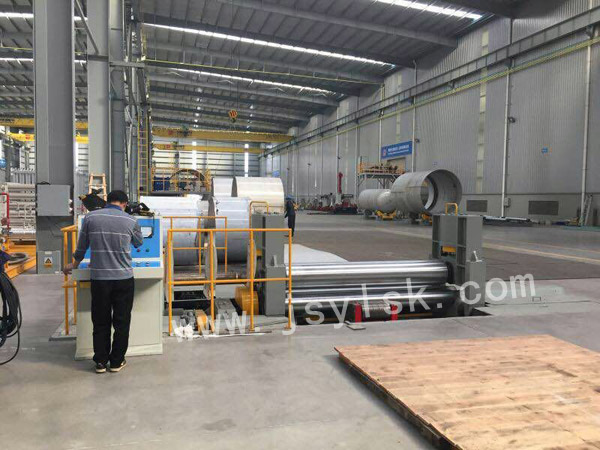 中小(xiǎo)型上輥(gun)萬能式(shì)卷闆機(ji)