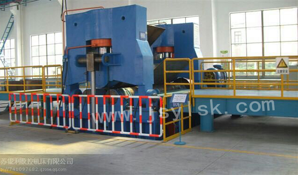 大(dà)型上輥萬(wàn)能式卷闆(pan)機