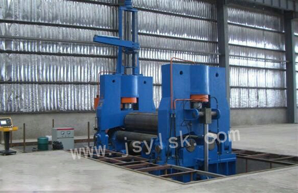 大型(xíng)上輥萬能(neng)式卷闆機(ji)