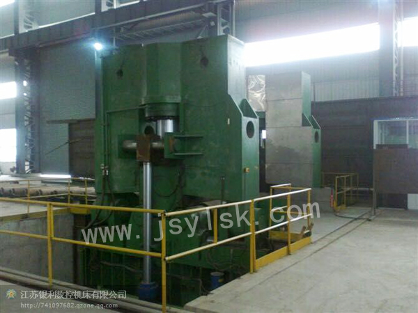 大型上輥萬(wan)能式卷闆機