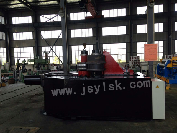 型(xíng)材彎曲(qǔ)機