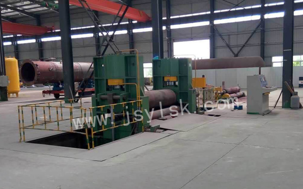 中小型(xing)上輥萬(wan)能式卷(juan)闆機