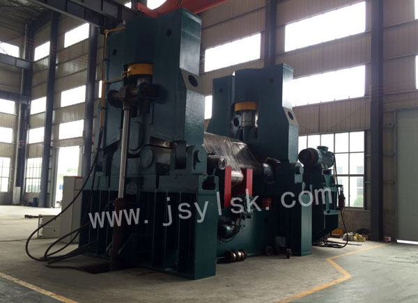 大(da)型上輥萬(wan)能式卷闆(pan)機