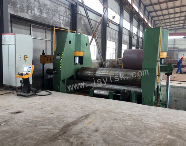 大型上輥萬能(neng)式卷闆機