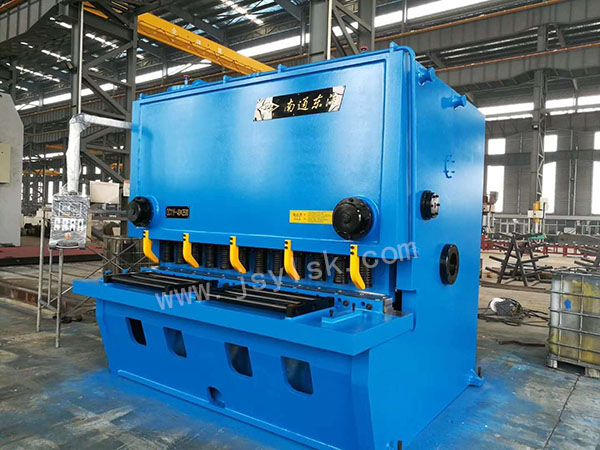 QC11Y-40*2500剪(jiǎn)闆機