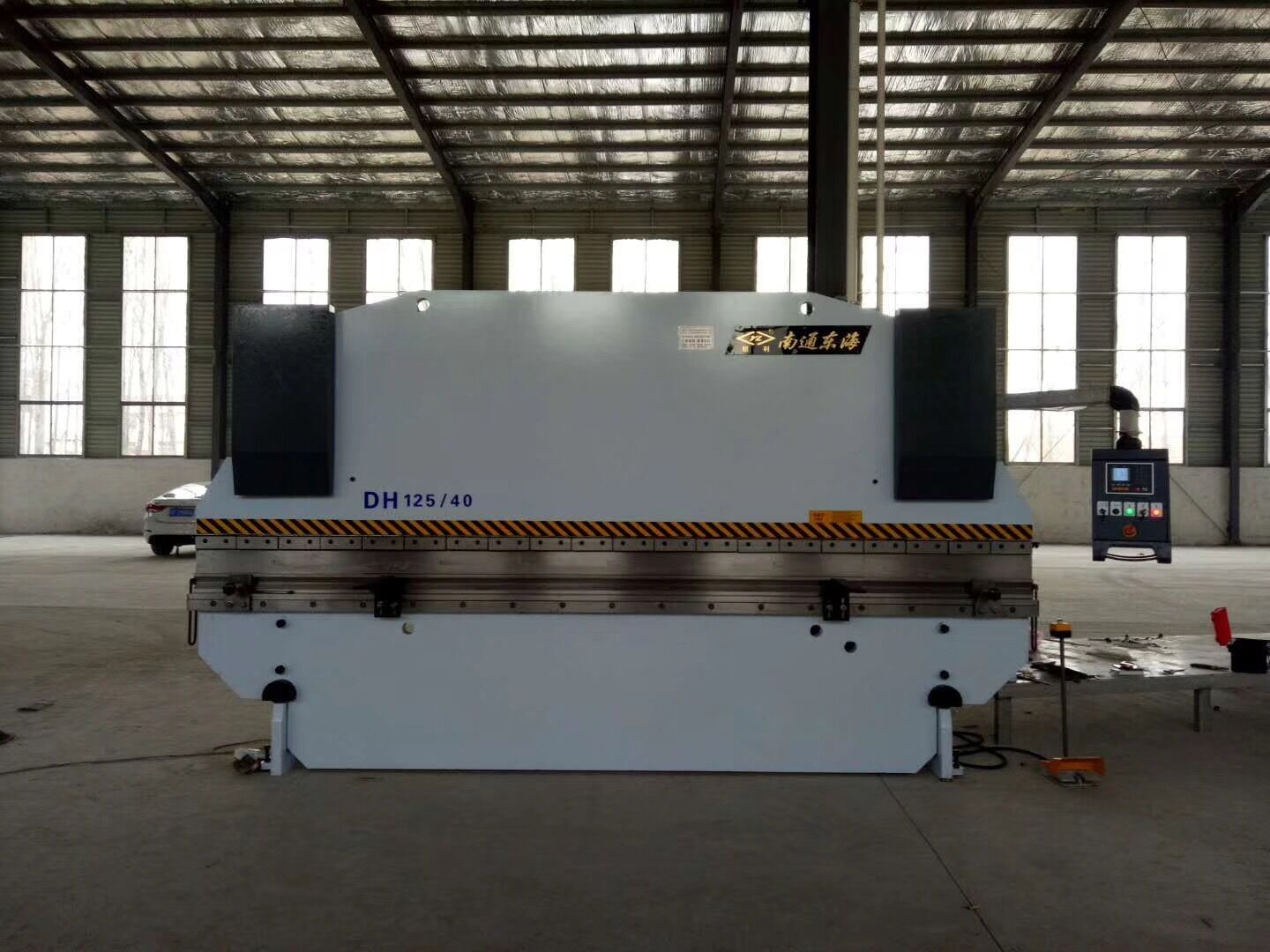 東(dong)海折彎(wan)機