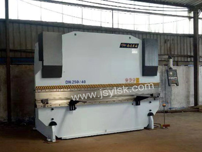 WC67Y-40/2000液壓折(shé)彎機