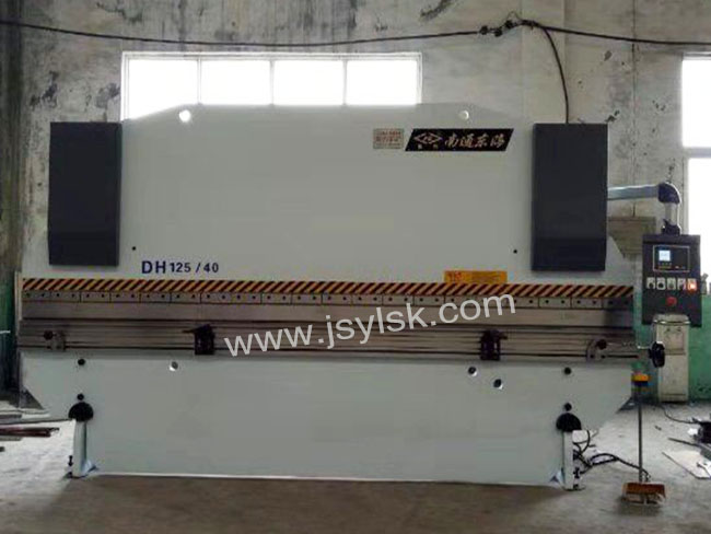 WC67Y-125/4000液壓(ya)折彎機