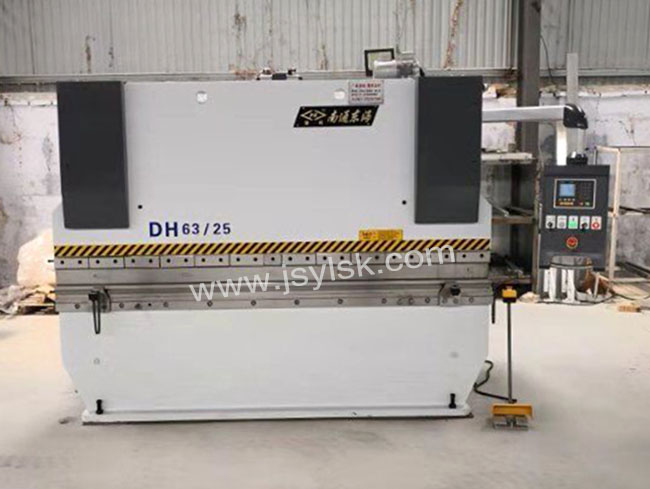 WC67Y-63/2500液壓(yā)折彎機