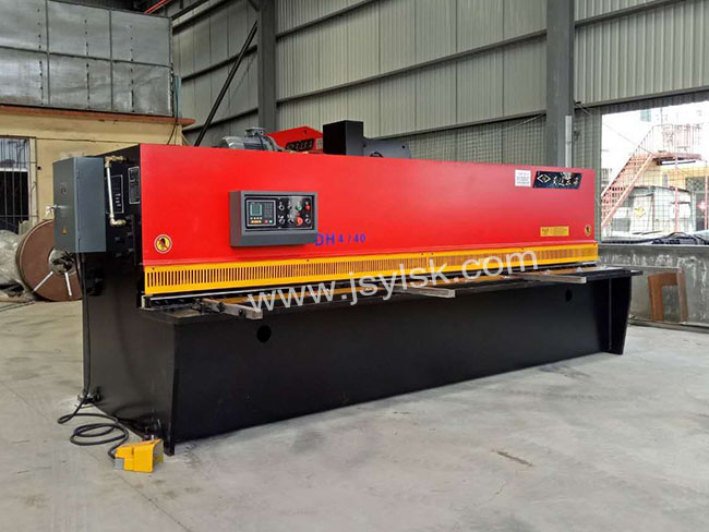 QC12Y-4*4000液(yè)壓剪闆機(jī)