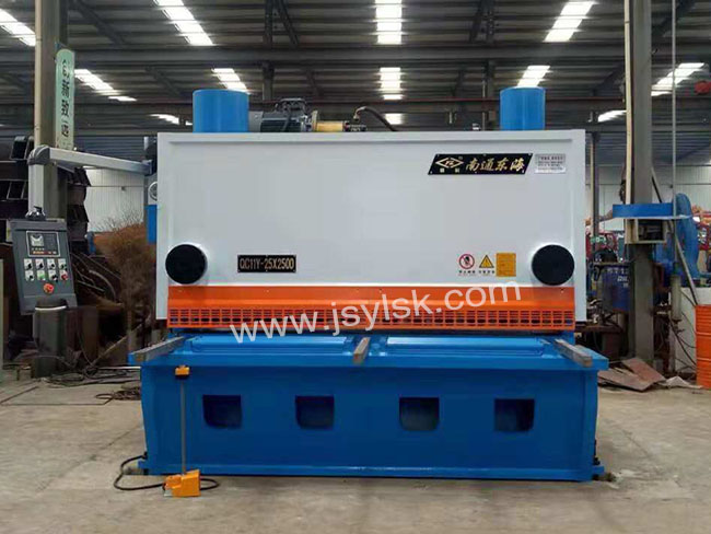 QC11Y-25*2500液(yè)壓剪闆機