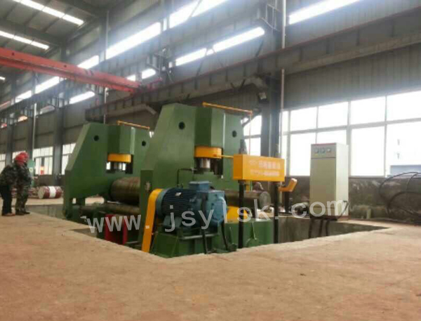 大型上(shang)輥萬能式卷闆(pǎn)機