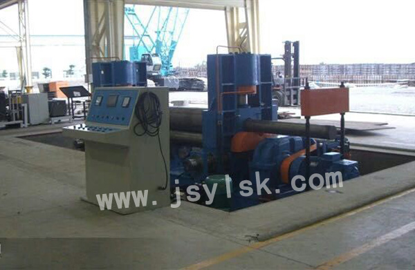 中(zhōng)小型上輥萬能(néng)式卷闆機